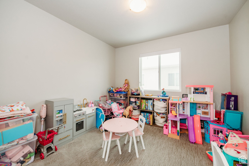 Game room featuring carpet