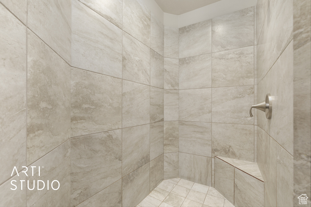 Bathroom featuring a tile shower