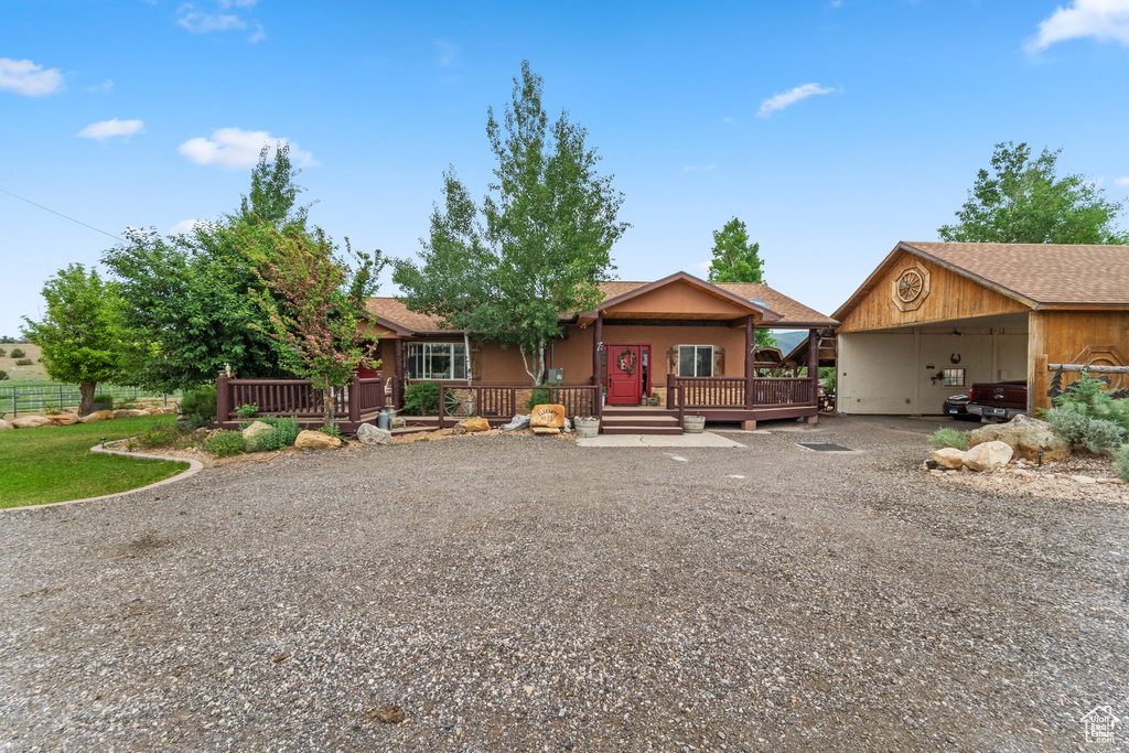 View of front of house featuring driveway and a carport