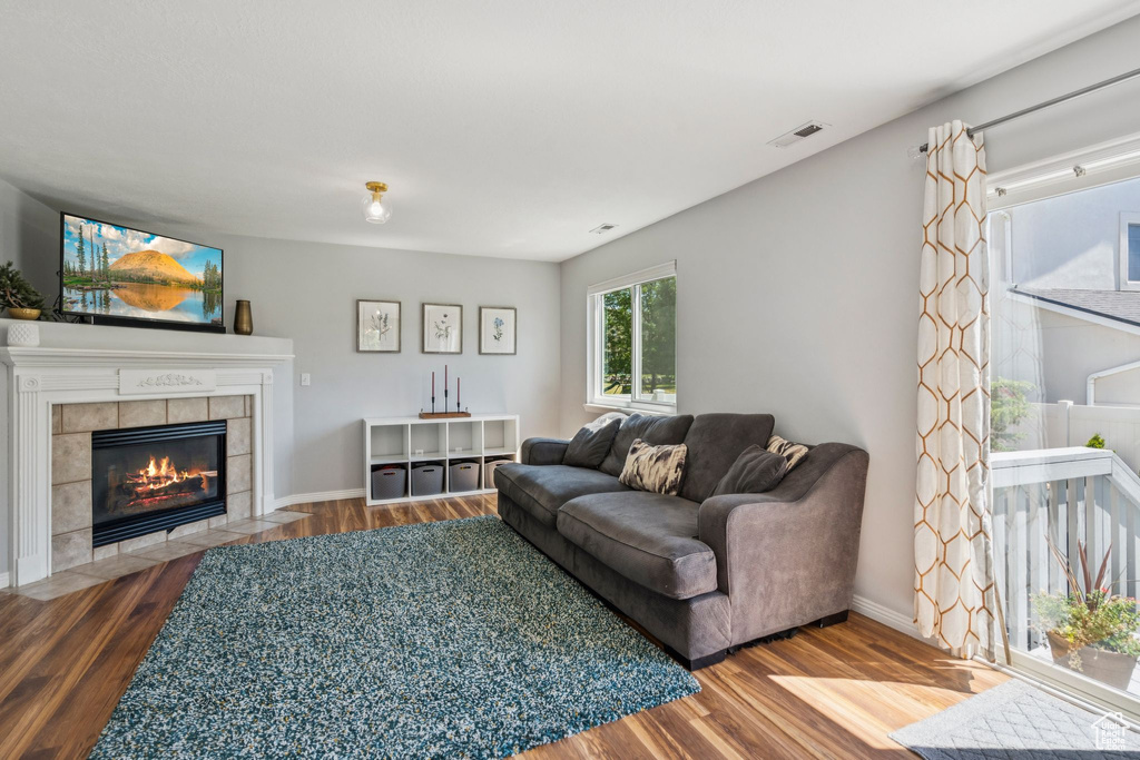 Living room with wood finished floors and a fireplace