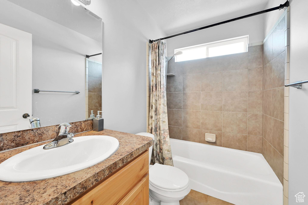 Bathroom with vanity and shower / bath combo