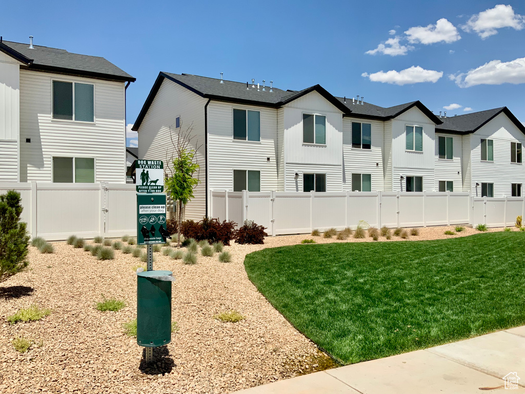 View of property\'s community with a residential view