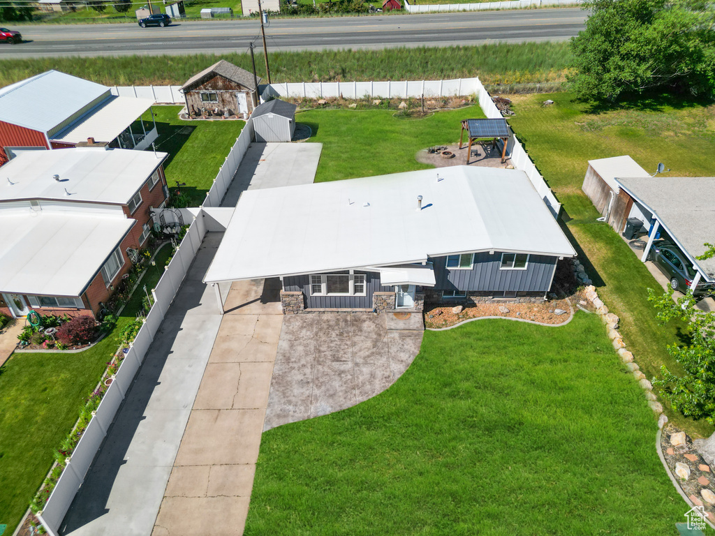 Aerial view of property and surrounding area
