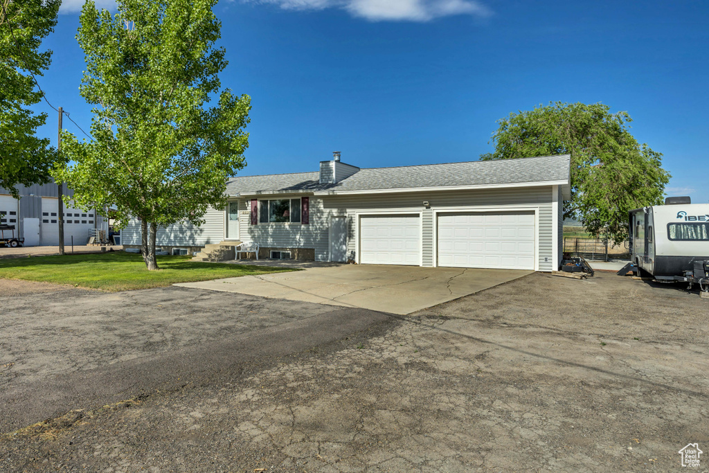 View of front of house with driveway and an attached garage