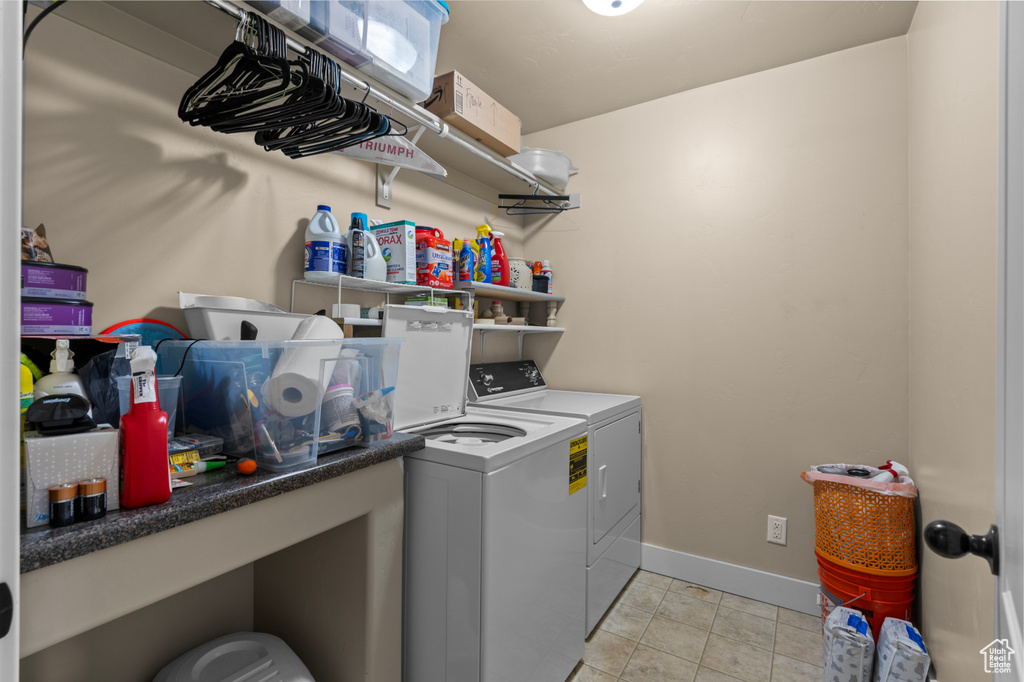 Laundry room with washing machine and dryer and baseboards
