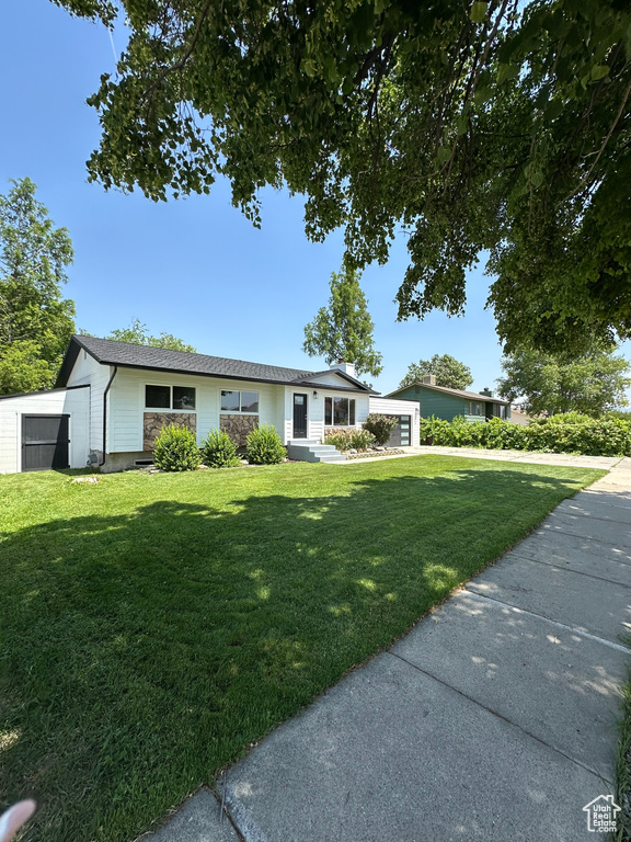 Single story home featuring a front yard