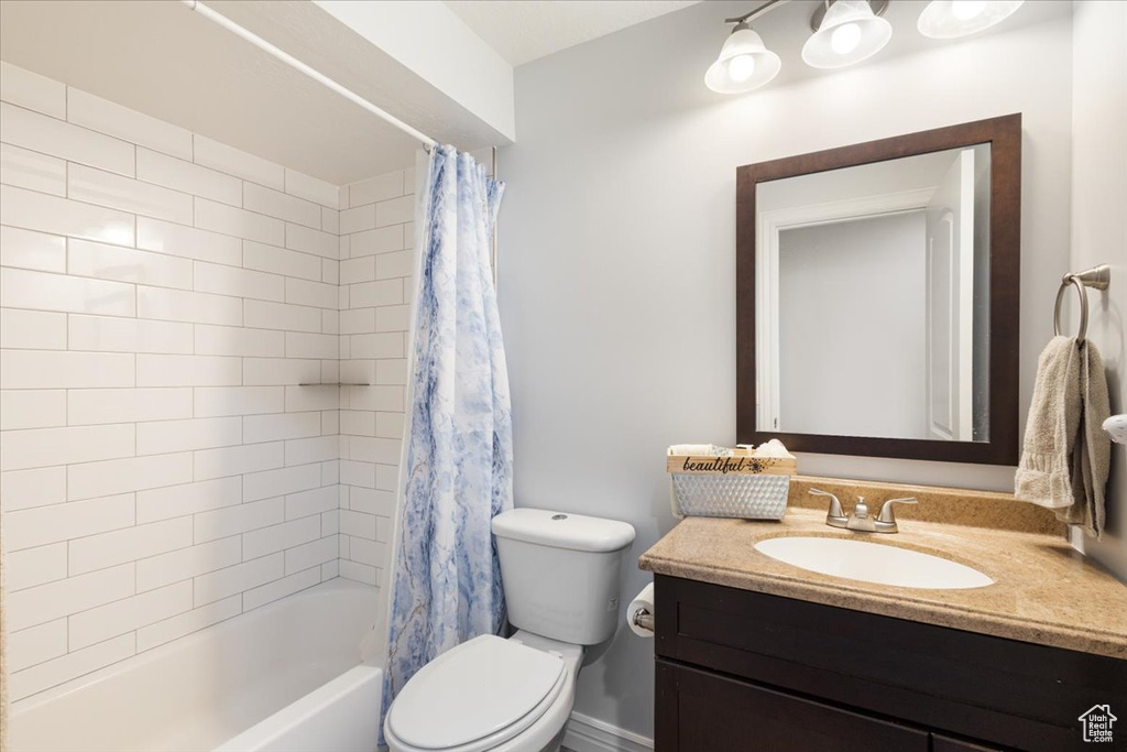 Bathroom with vanity and shower / bathtub combination with curtain