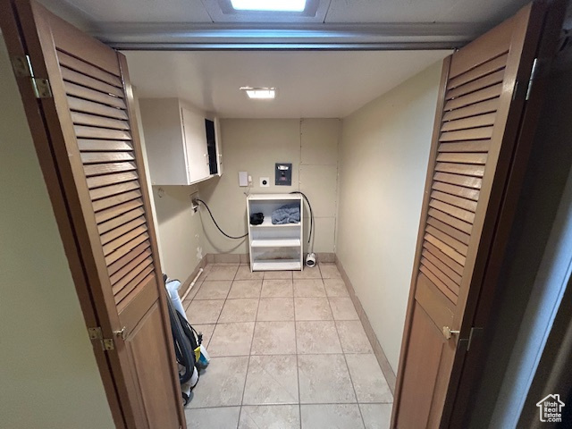 Laundry area with washer hookup and light tile patterned floors