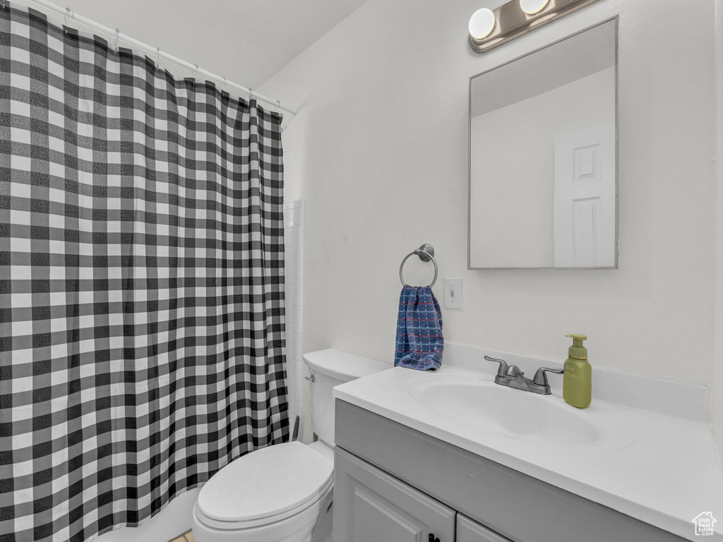 Full bath with vanity and curtained shower