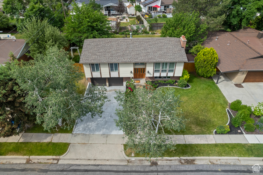 Aerial view of property and surrounding area