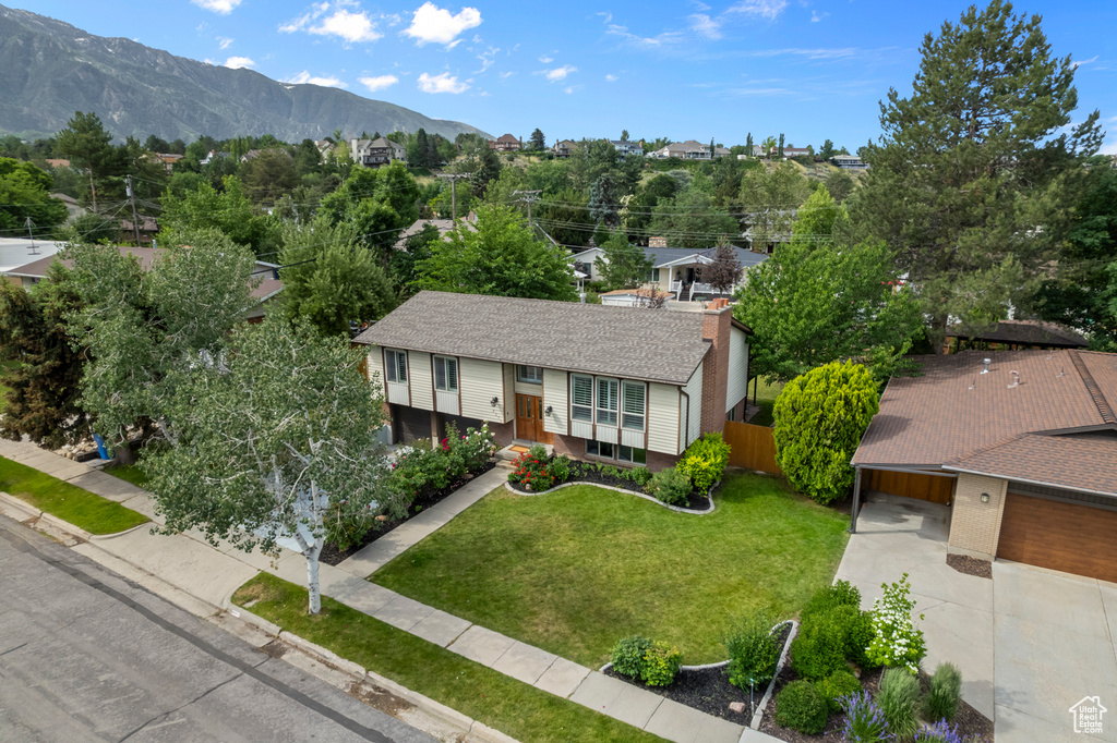 View from above of property featuring mountains