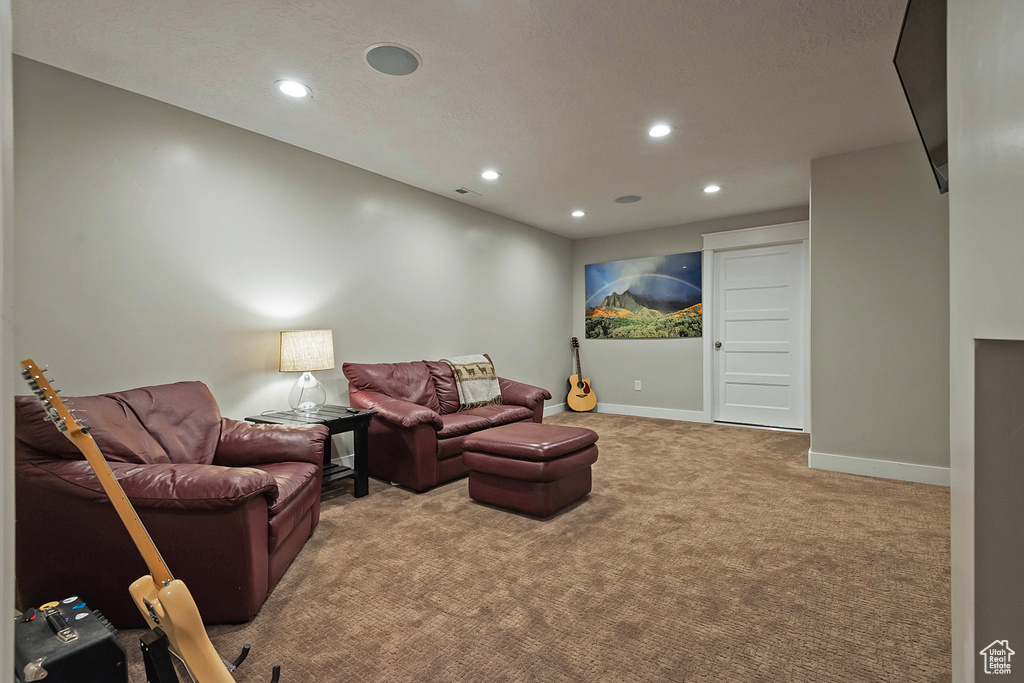 Living room with carpet flooring, recessed lighting, and baseboards