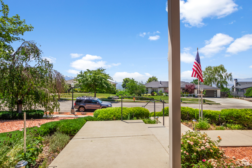View of yard with a residential view
