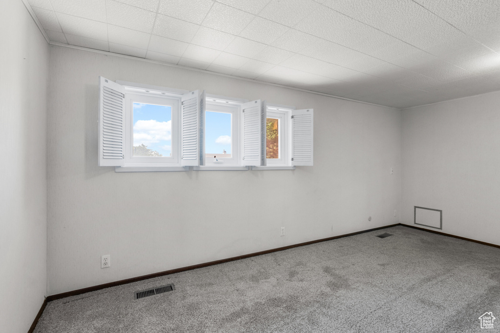 Unfurnished room featuring carpet flooring