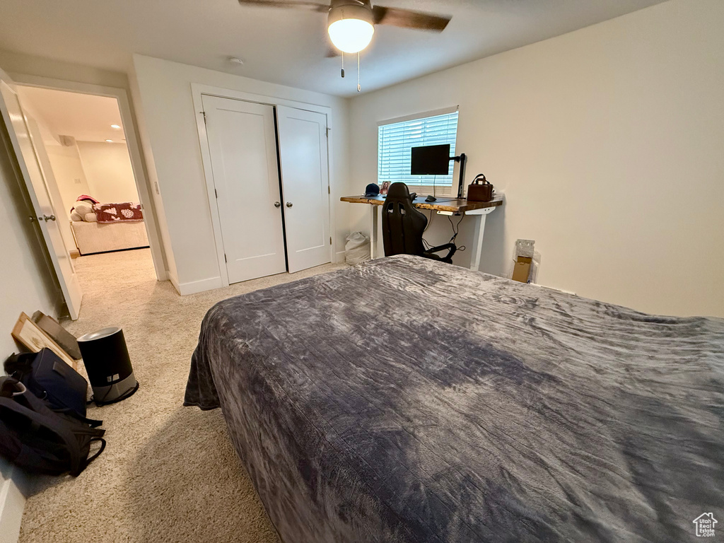 Bedroom featuring carpet flooring, a ceiling fan, and a closet