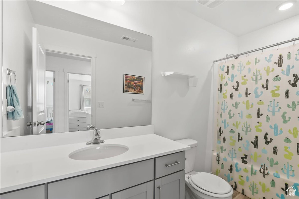 Bathroom with vanity and shower / tub combo