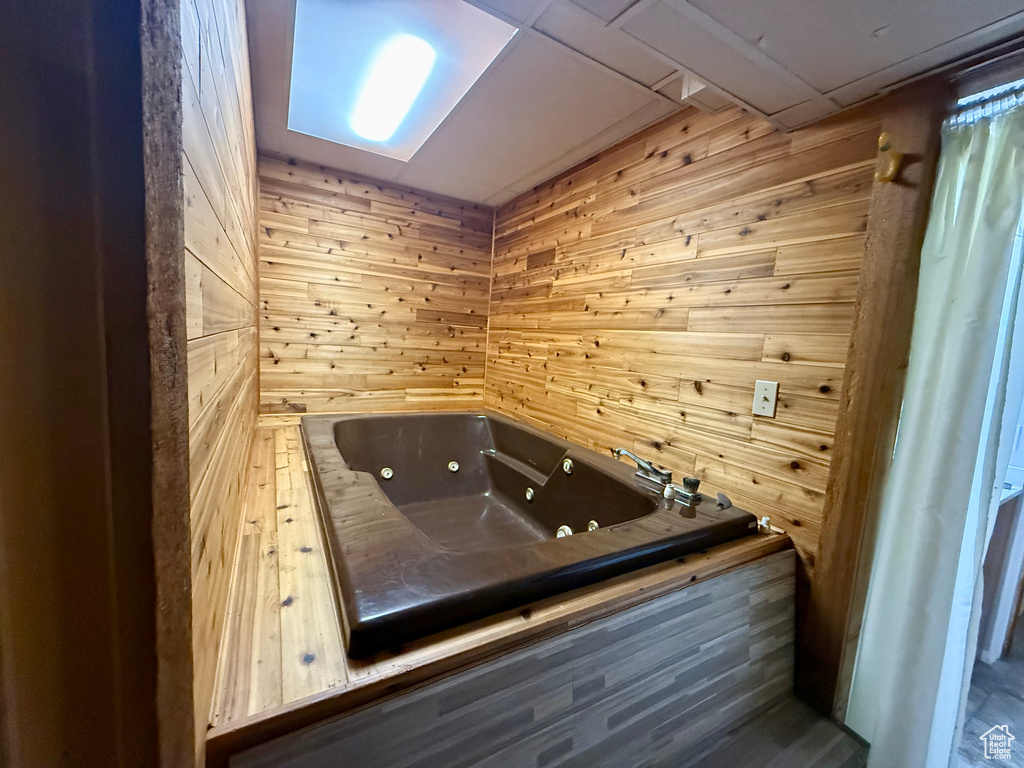 Relaxing sauna / steam room with wooden walls