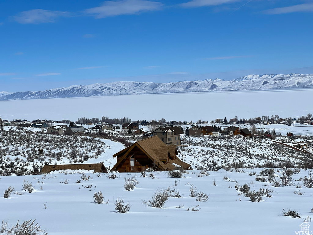 Snowy aerial view with a mountain view