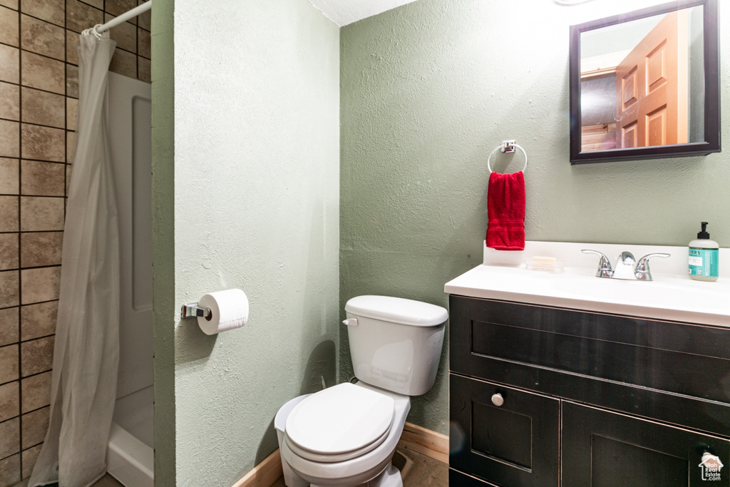 Full bath with vanity and tiled shower