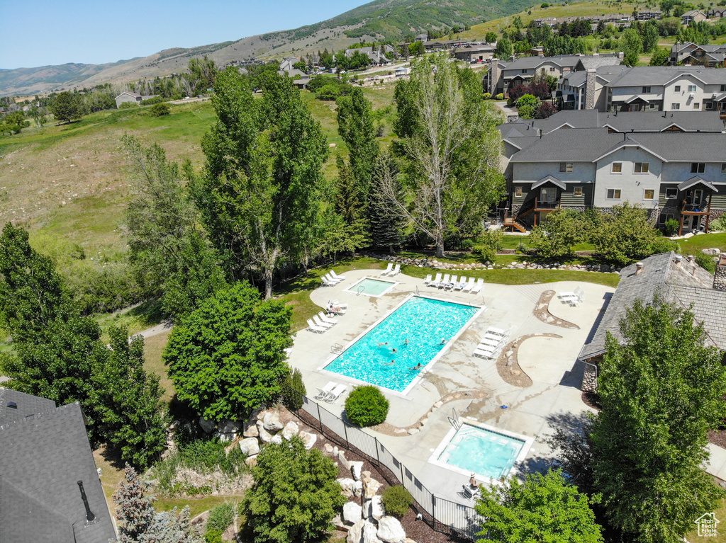 Aerial view of a pool and mountains