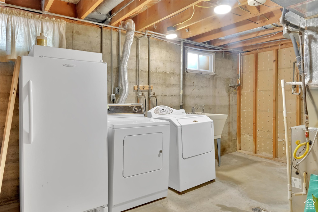 Washroom featuring washer and clothes dryer