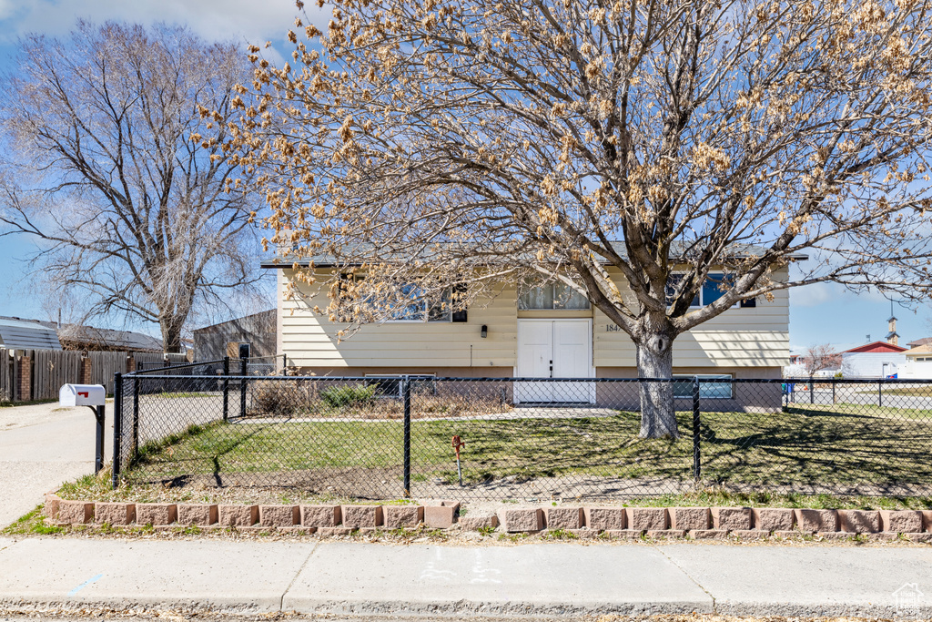 View of front of property featuring a fenced front yard
