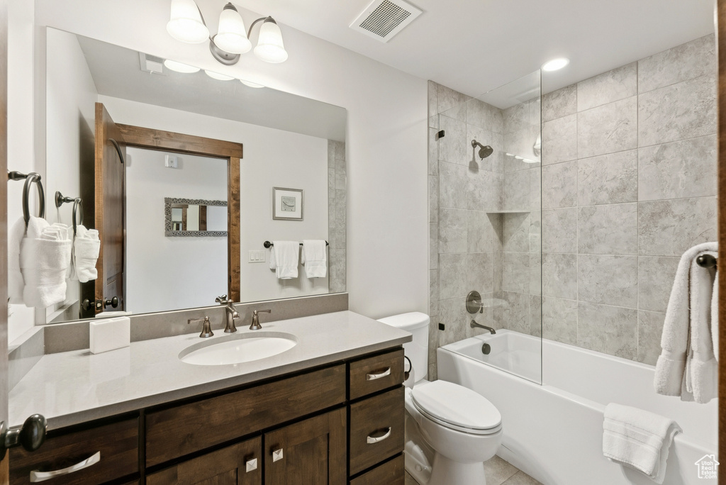 Full bath with vanity and washtub / shower combination