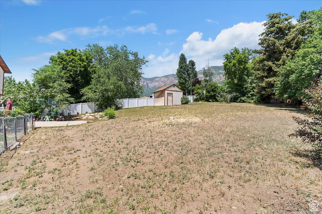 View of yard featuring a mountain view