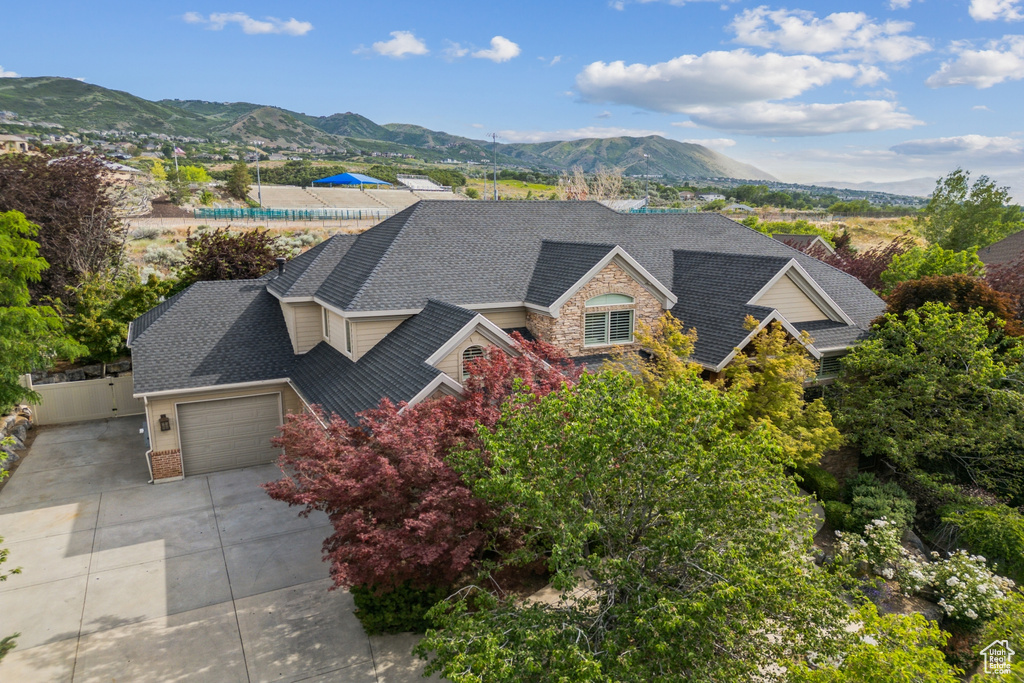 Aerial view of property and surrounding area with a mountainous background
