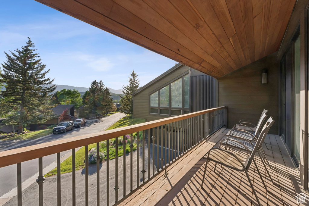 Balcony featuring a mountain view