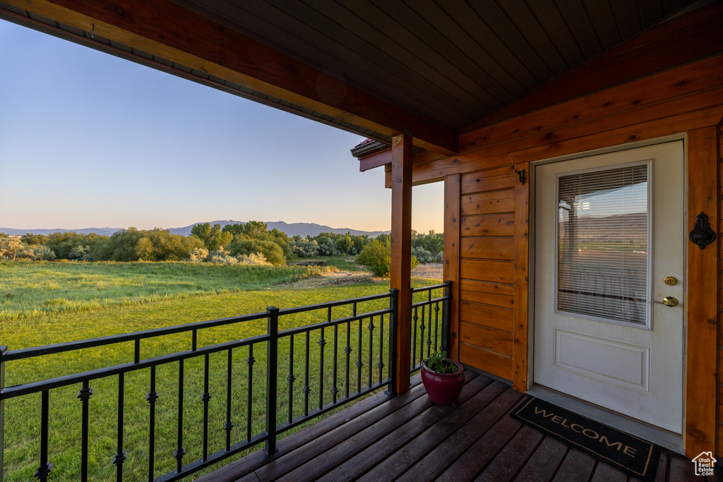 Balcony featuring a mountain view