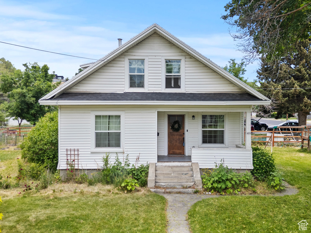Bungalow featuring roof with shingles