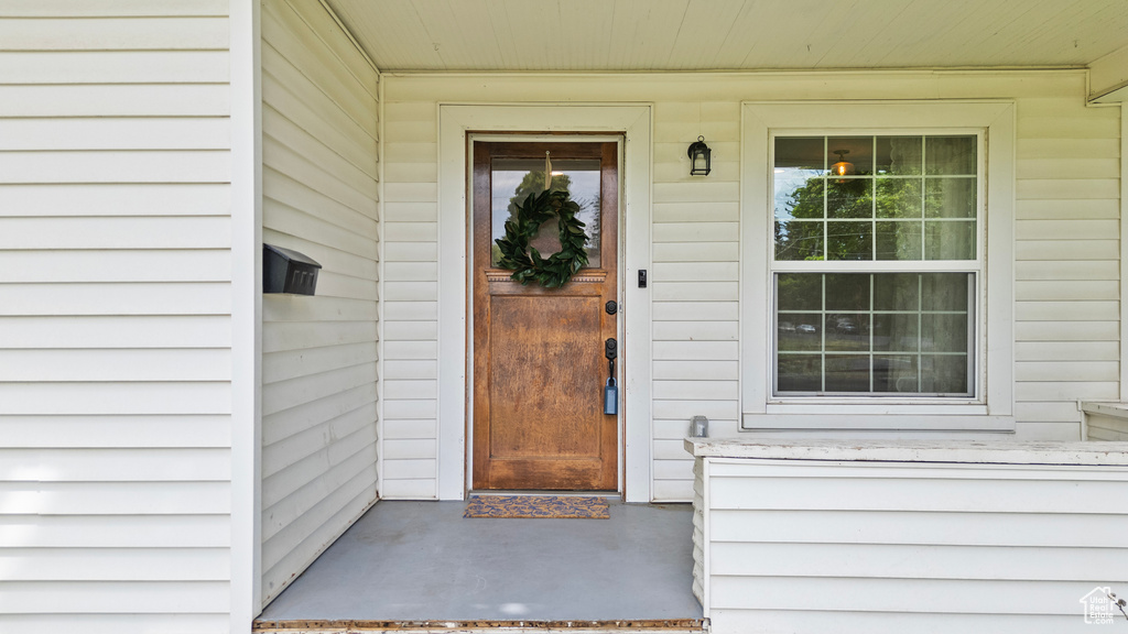 Entrance to property featuring a porch