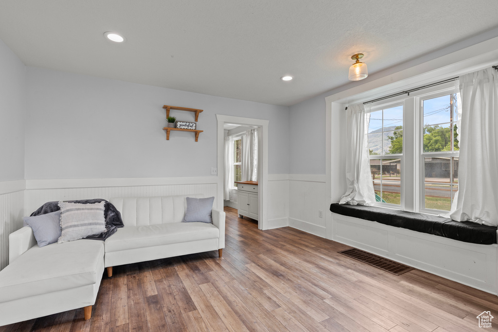Sitting room featuring wainscoting, wood finished floors, and recessed lighting