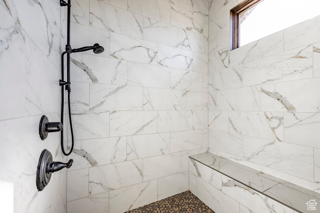 Full bathroom featuring a tile shower