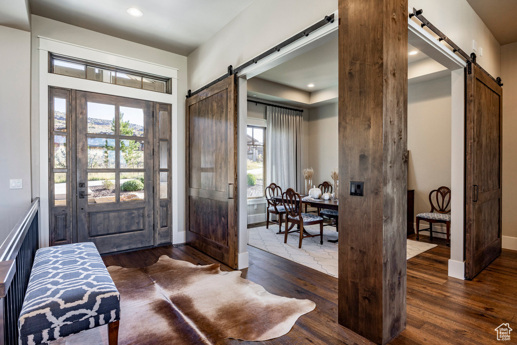 Entrance foyer featuring a barn door, hardwood / wood-style floors, plenty of natural light, and recessed lighting
