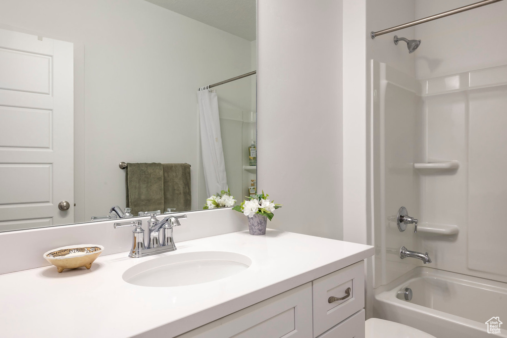 Bathroom with vanity and shower / bath combo with shower curtain