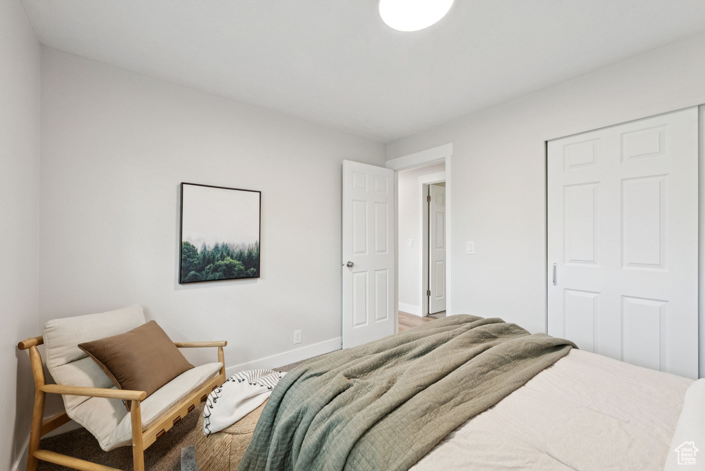Bedroom with baseboards and a closet