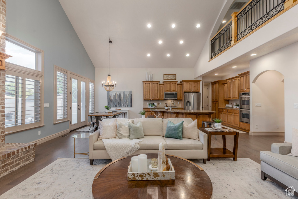 10677 S AMBERLEY LN Sandy, UT 84094