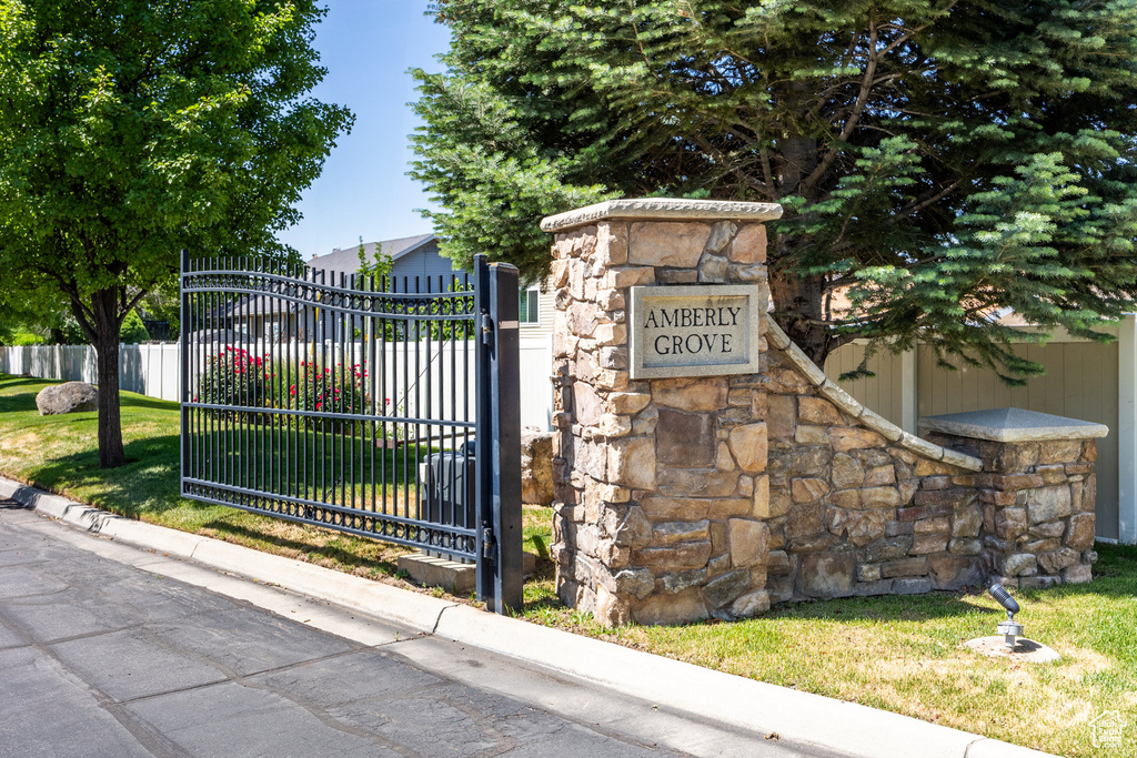 10677 S AMBERLEY LN Sandy, UT 84094