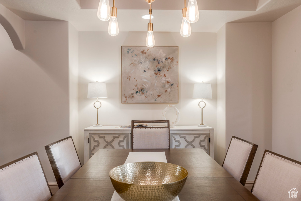 Dining area with arched walkways