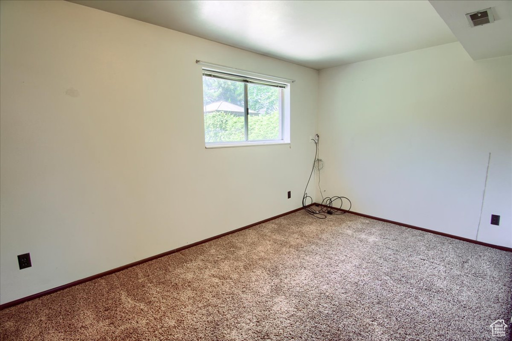 Carpeted empty room with baseboards