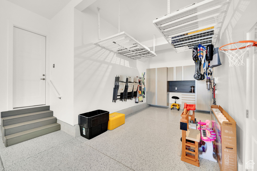 Game room featuring speckle patterned floor