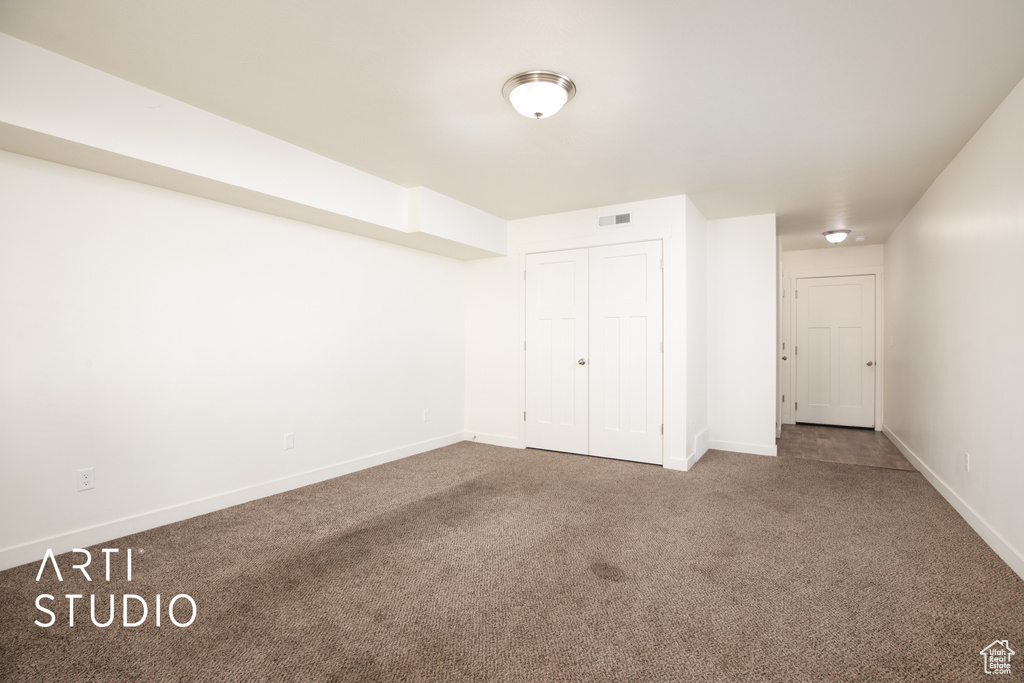 Unfurnished bedroom with carpet flooring and a closet