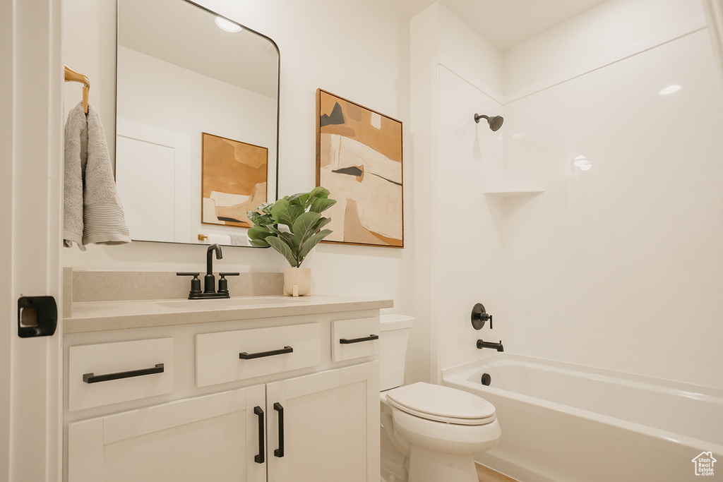Bathroom with vanity and shower / bathtub combination