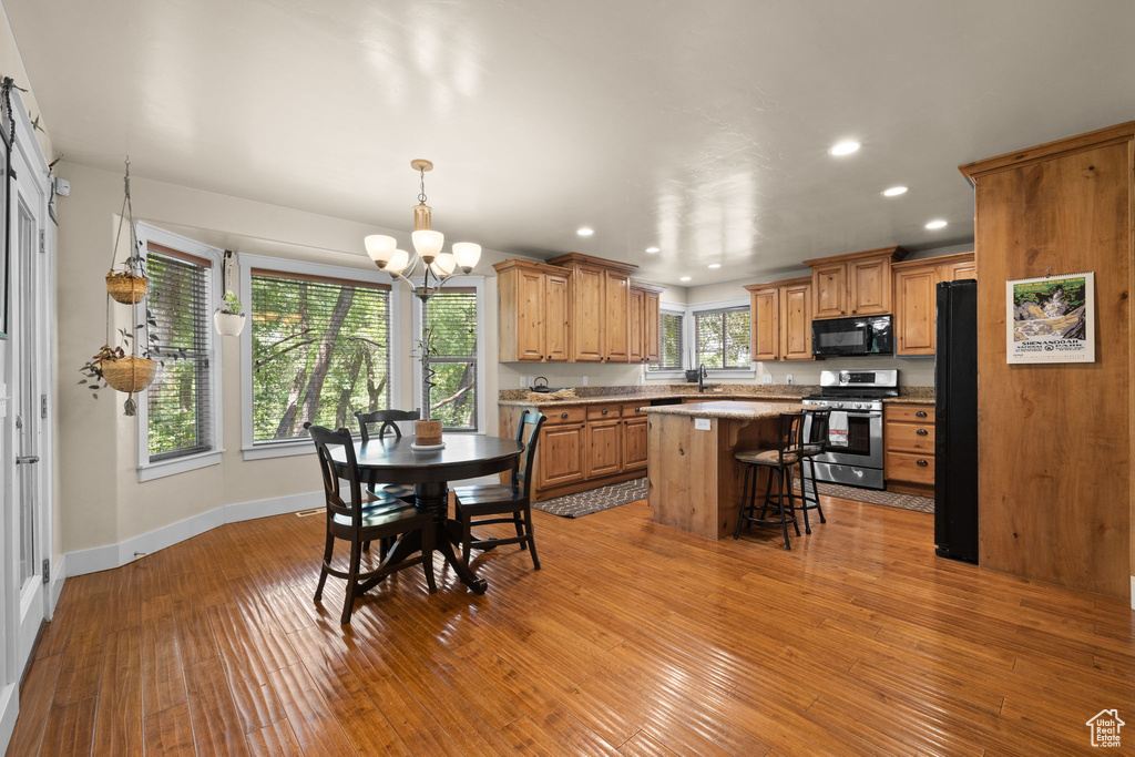 Dining area featuring light wood-style floors, a chandelier, and recessed lighting
