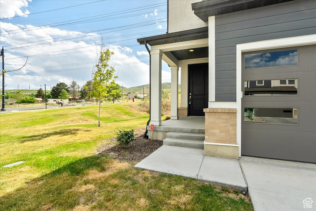 Property entrance with a yard