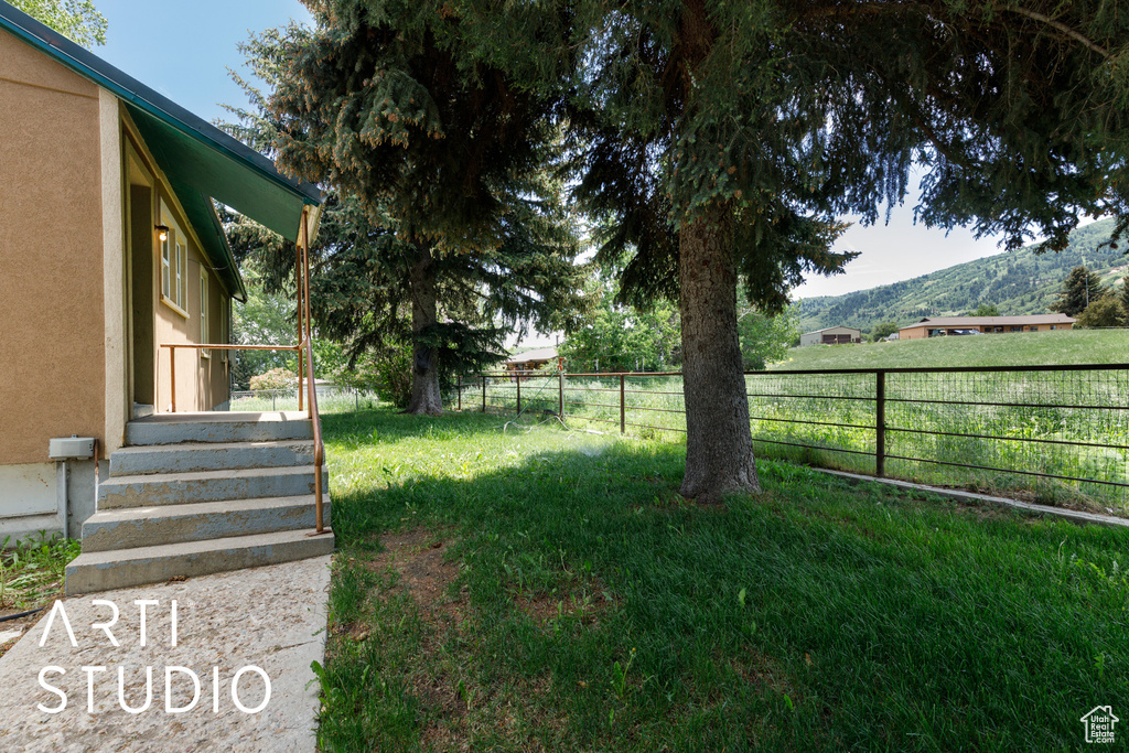 View of yard featuring a mountain view