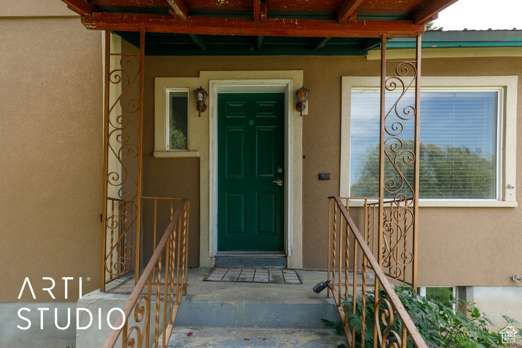 View of exterior entry with stucco siding