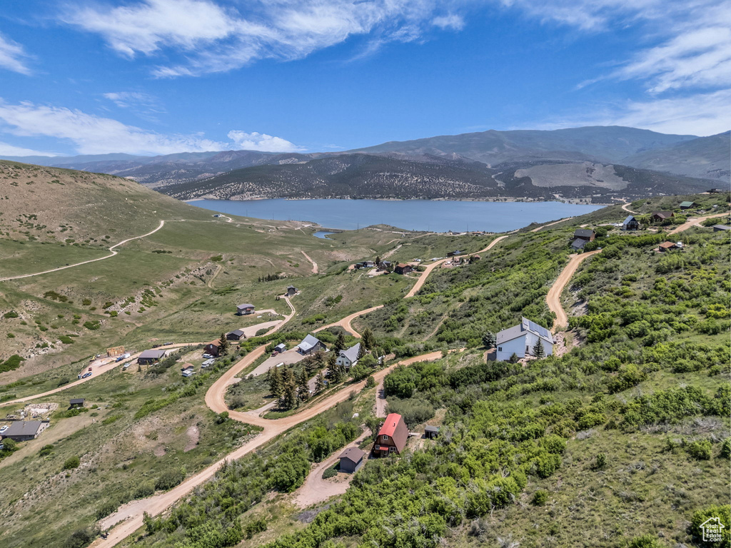 Bird\'s eye view of a water and mountain view